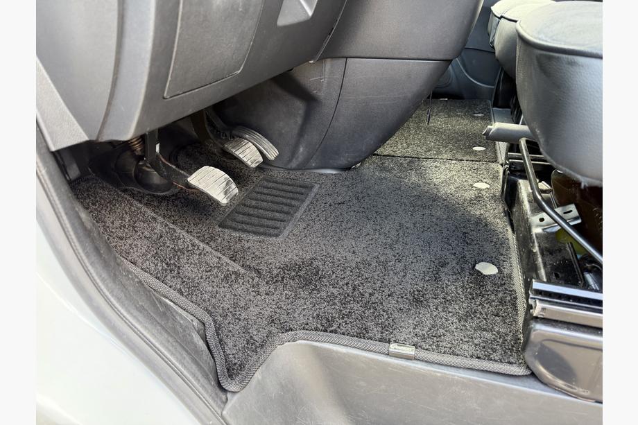 Renault Trafic 2015- Textil Fußmatten Deluxe (2 Stk, schwarz) Image