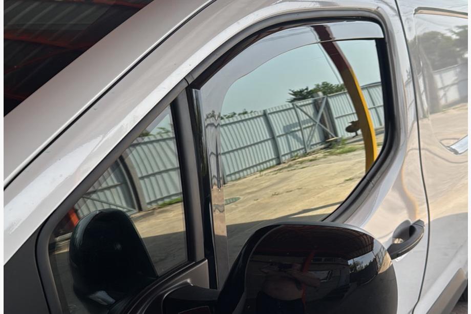 Peugeot Partner/Rifter 2019- Einschub-Windabweiser Niken Luxury (2 Stk) Image