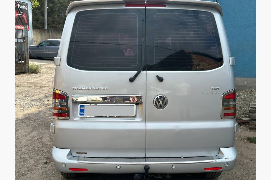 Volkswagen T5 Transporter 2003-2010 Chromleiste über dem Kennzeichen für Flügeltüren (Edelstahl) Foto 4