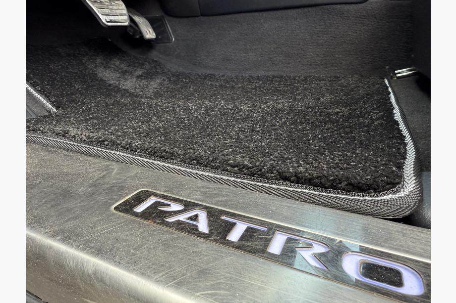 Nissan Patrol Y62 2010-2024 Textil Fußmatten Deluxe (3 Reihen, Schwarz) Foto 7
