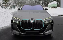 BMW 7 Series G70/G71 2022- Frontemblem MNSR (Carbon) Foto 2