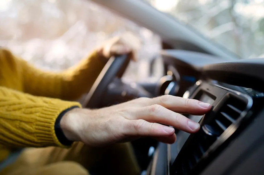 So kühlen Sie den Autoinnenraum in wenigen Minuten: Effektive Methoden bei Hitze