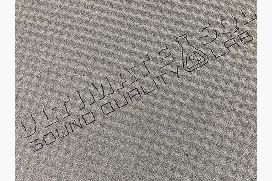Schalldämmplatte aus Akustikschaum ULTIMATE SQL A 15NET 15 mm (75x100cm) Foto 1