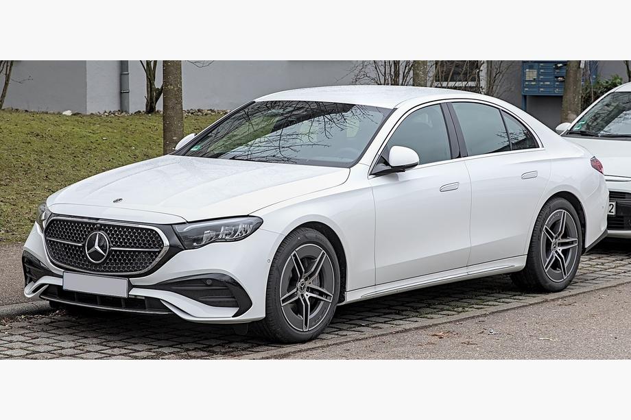 Mercedes E-class W214 2023- Frontstoßstange AMG-Line Image