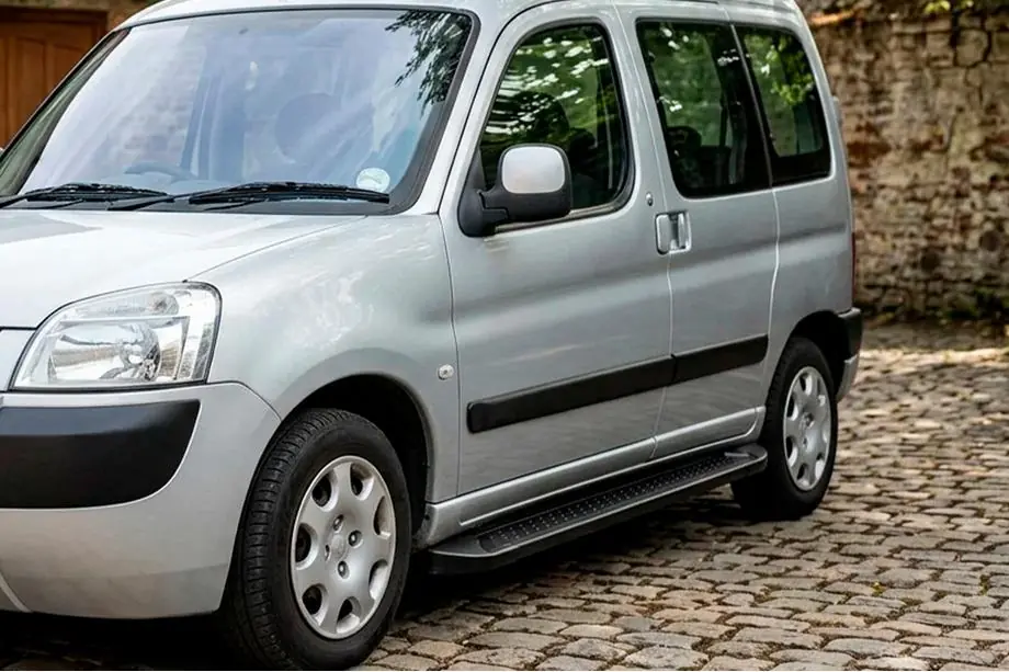 Peugeot Partner 1996-2008 Trittbretter Allmond Black (2 Stk., Aluminium) Image