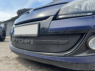 Renault Megane III 2009-2016 Winterabdeckung für Kühlergrill (2009-2013, unten) Matt Foto 4