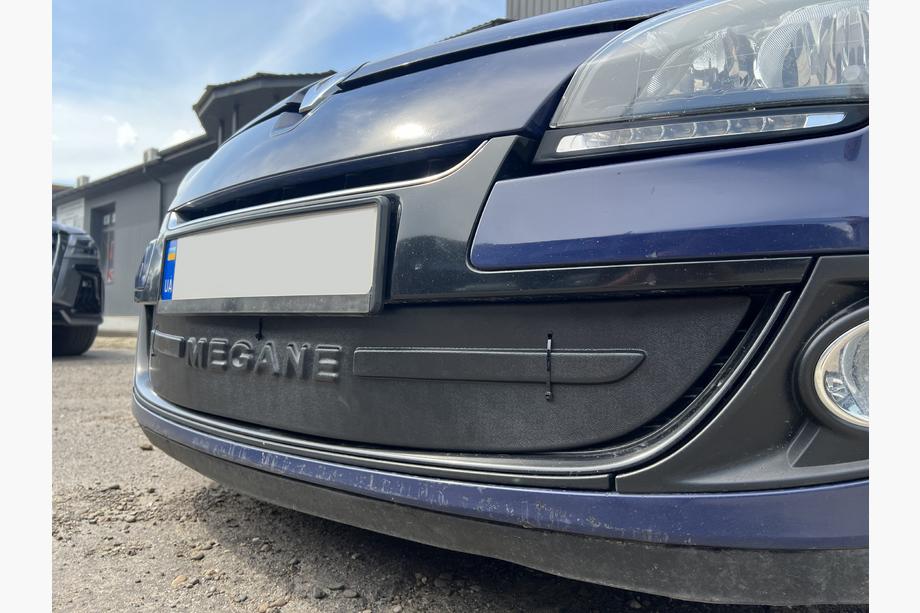 Renault Megane III 2009-2016 Winterabdeckung für Kühlergrill (2009-2013, unten) Foto 4