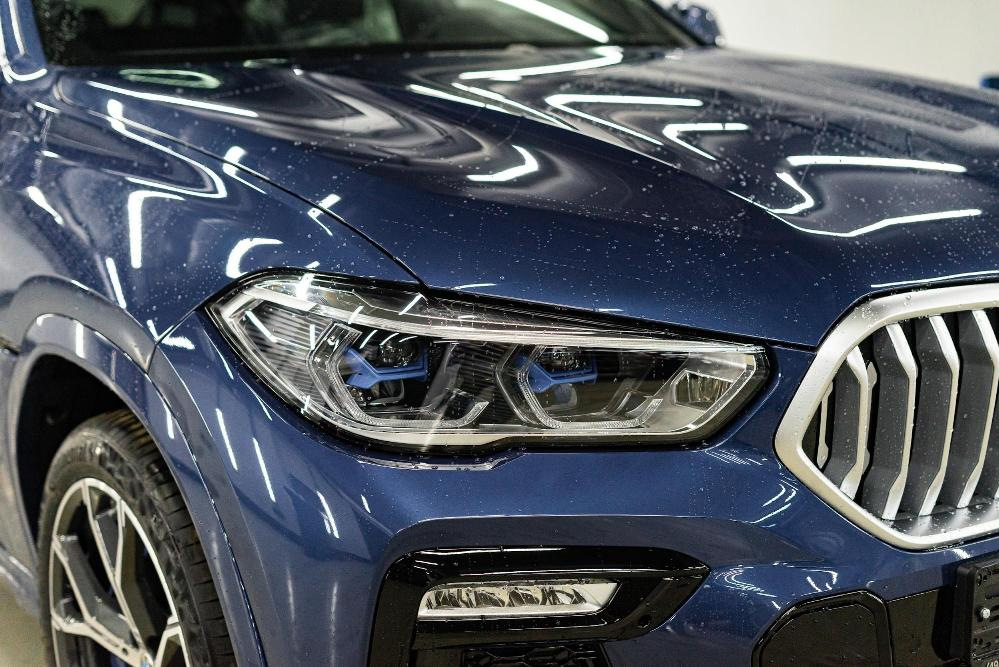 Sollte ich eine Schutzfolie auf die Scheinwerfer meines Autos auftragen?