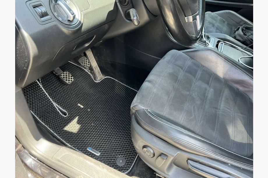 Volkswagen Passat CC 2008-2017 EVA Fußmatten (Wabe, Schwarz) Image