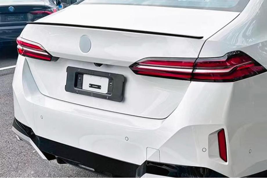 BMW 5/i5 Series G60/G60E/G61 2023- Spoiler M5-Style (Schwarz Glanz) Image