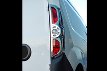Fiat Doblo II 2010-2022 Chrom Blenden für Rückleuchten (2010-2015, 2 Stk, Kunststoff) Foto 3