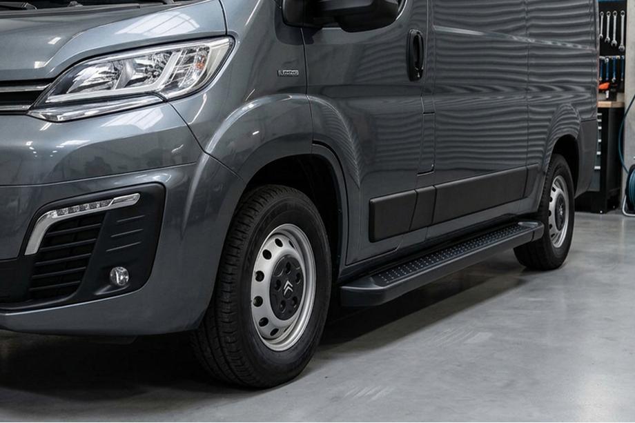 Citroen Jumper 2007-2025 Trittbretter Allmond Black (2 Stk., Aluminium) Image