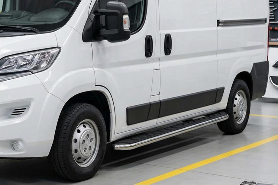 Fiat Ducato 2006-2025 Trittbretter Maydos V1 (2 Stk., Aluminium & Edelstahl) Image