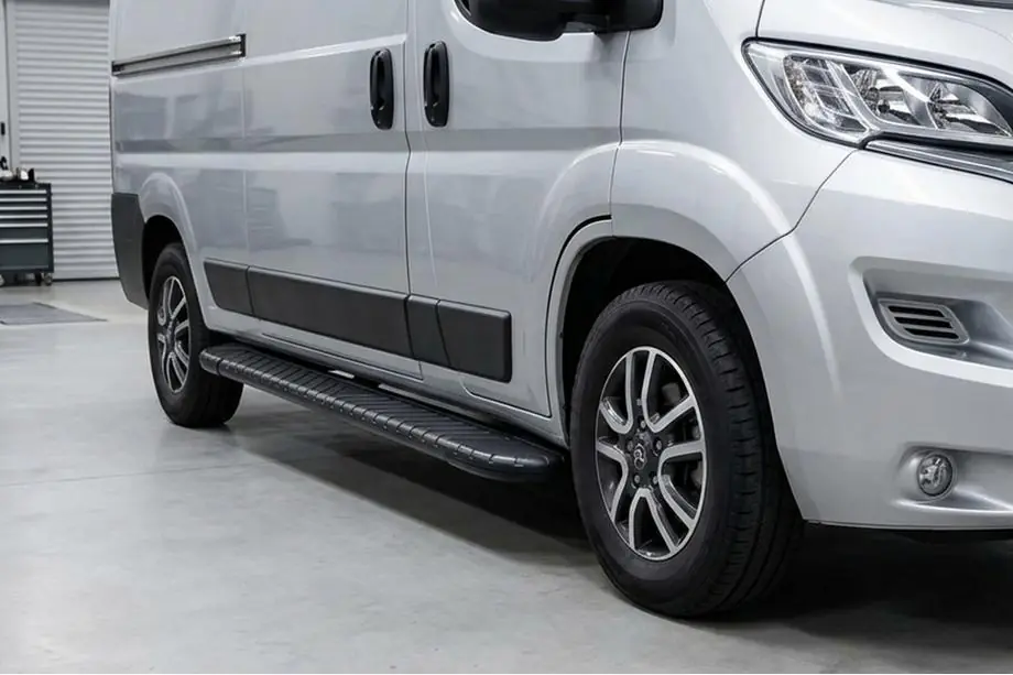 Fiat Ducato 2006-2025 Seitenschweller Bosphorus Black (2 Stk., Aluminium) Image