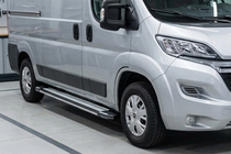 Fiat Ducato 2006-2025 Trittbretter Rainbow (2 Stk., Aluminium) Foto 1