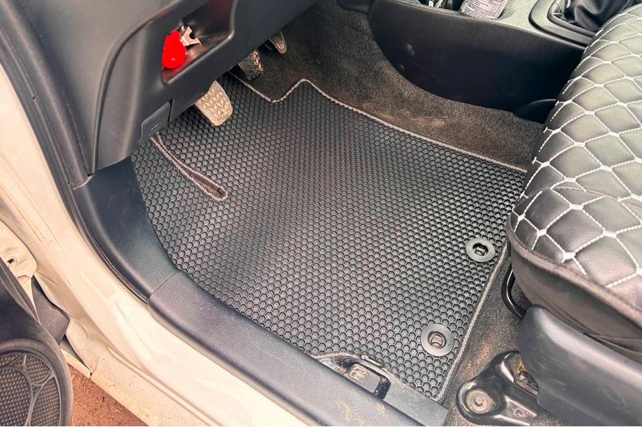 Toyota Yaris 2010-2020 Gummimatten Carsuit DVS (Schwarz) Image