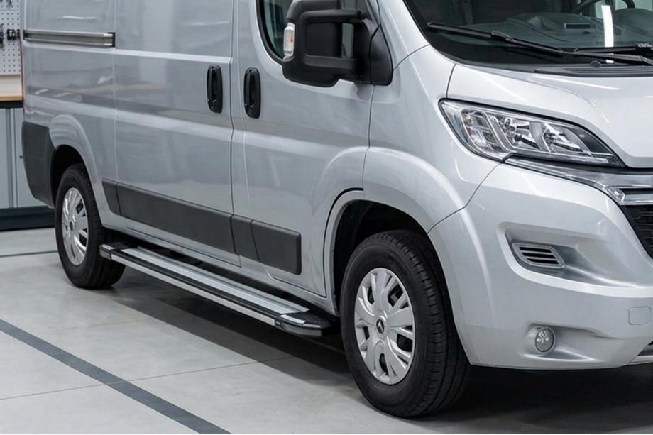 Peugeot Boxer 2006-2025 Trittbretter Rainbow (2 Stk., Aluminium) Image