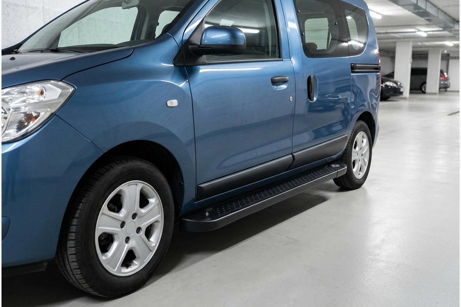 Dacia Dokker 2013-2022 Trittbretter Allmond Black (2 Stk., Aluminium) Image