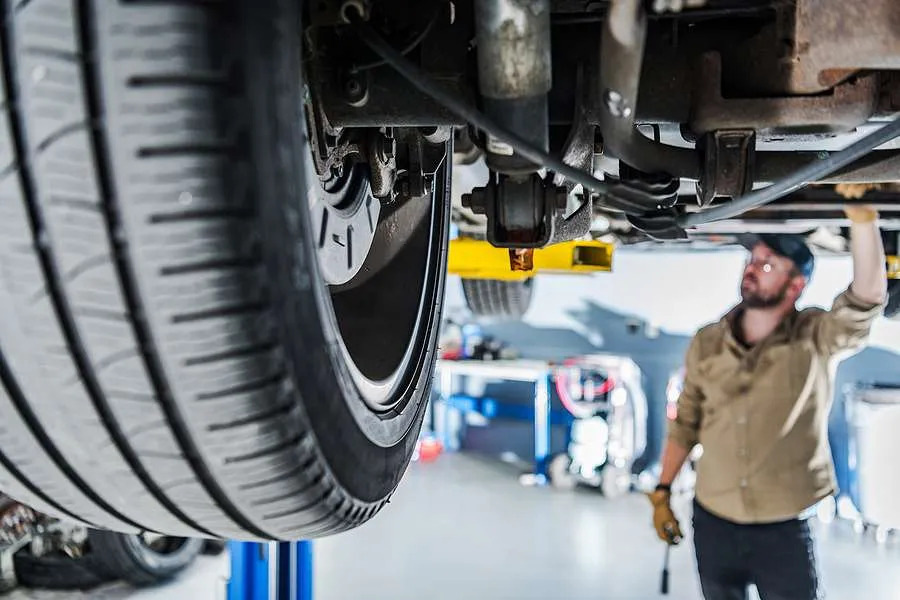 Das Auto richtig auf den Herbst vorbereiten: Tipps für Autofahrer