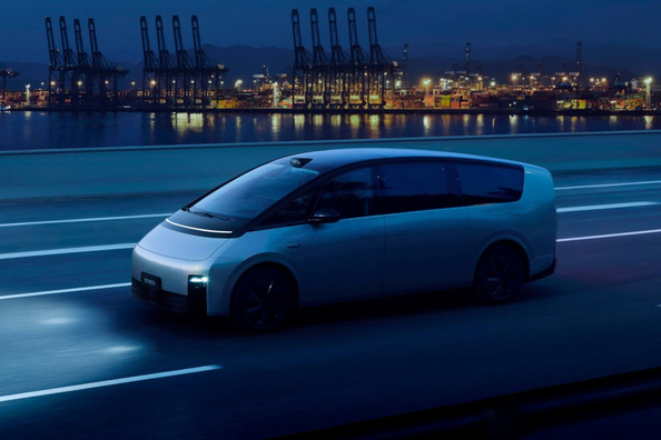 Li Mega-Test: ein futuristischer Minivan mit Schnellladefunktion Foto 1