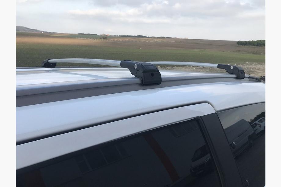 Renault Lodgy 2013-2022 Dachträger (Querträger) für integrierte Reling abschließbar WingCarrier V2 (2 Stk) Schwarz Image