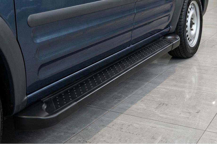 Ford Connect 2002–2006 Trittbretter Allmond Black (2 Stk., Aluminium) Image