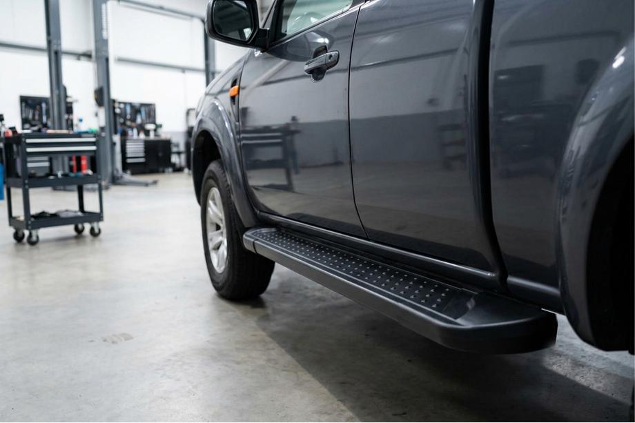Ford Ranger 2007-2011 Trittbretter Allmond Black (2 Stk., Aluminium) Image