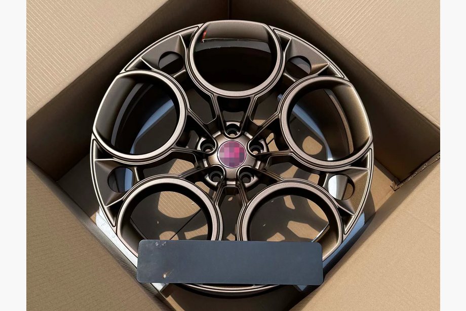 Alfa Romeo Stelvio 2016- Geschmiedete OEM R21 V2 Felgen (4 Stk) Image