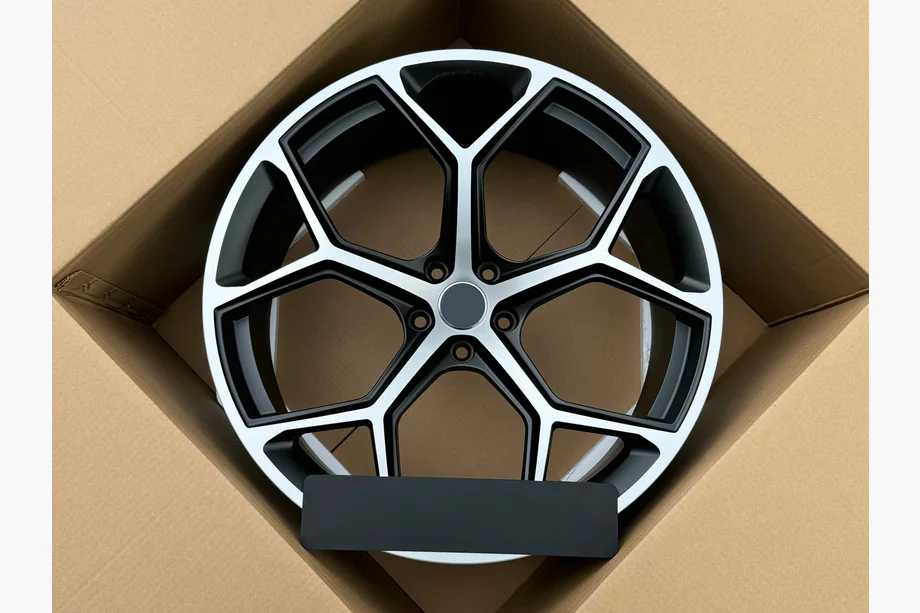 Audi Q7 2015–2026 Geschmiedete OEM Felgen R22 V1 (4 Stk) Image