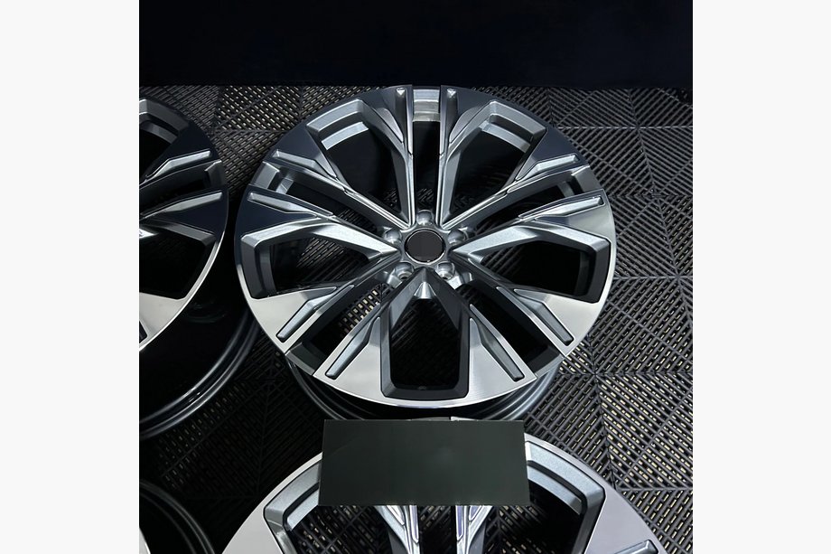 Audi Q8 2018- Geschmiedete OEM R21 V2 Felgen (4 Stk) Image