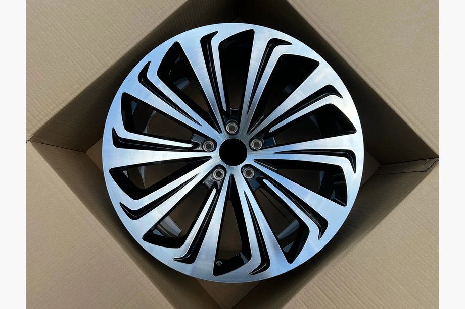 Bentley Bentayga 2015-2025 Geschmiedete OEM Felgen R24 (4 Stk) Image
