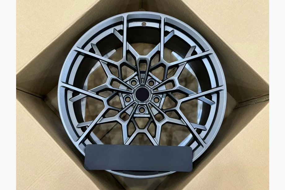 BMW 7 Series G70/G71 2022- Geschmiedete OEM R22 V6 Felgen (4 Stk) Image