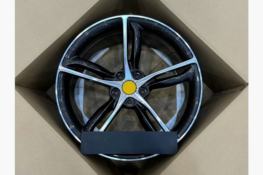 Ferrari 488 GTB 2015-2019 Geschmiedete OEM Felgen R20 V3 (4 Stk) Image
