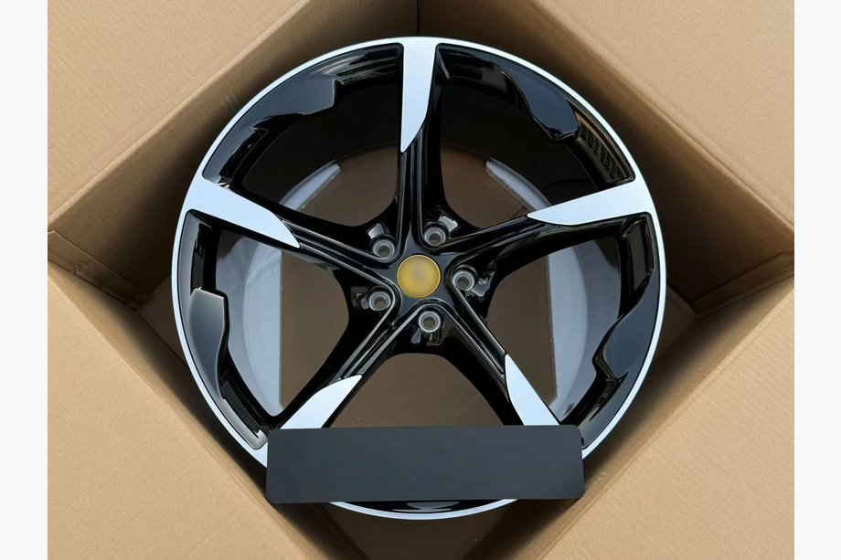 Ferrari 488 GTB 2015-2019 Geschmiedete OEM-Felgen R21 (4 Stk) Image