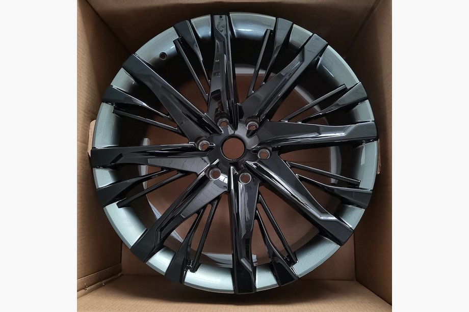 Infiniti QX80 2013-2024 Geschmiedete OEM Felgen R22 (4 Stk) Image