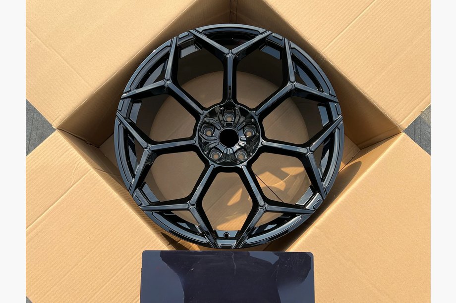 Lamborghini Urus 2018- Geschmiedete Felgen OEM R23 V4 (4 Stk) Image