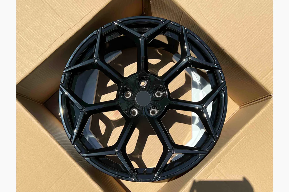 Lamborghini Urus 2018- Geschmiedete OEM R23 V8 Felgen (4 Stk) Image