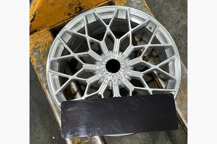 Lamborghini Huracan 2014- Geschmiedete OEM Felgen R20 R21 V2 (4 Stk) Image