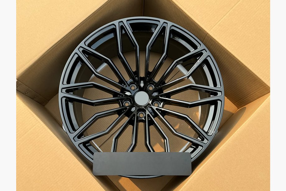 Lamborghini Urus 2018- Geschmiedete OEM R23 V12 Felgen (4 Stk) Image