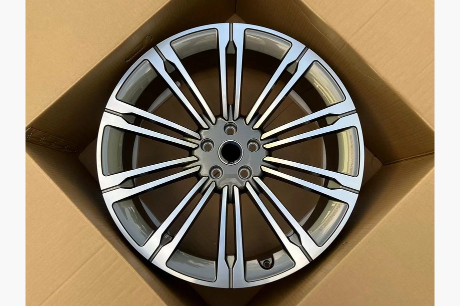 Range Rover III L322 2002-2012 Geschmiedete OEM Felgen R24 (4 Stk) Image
