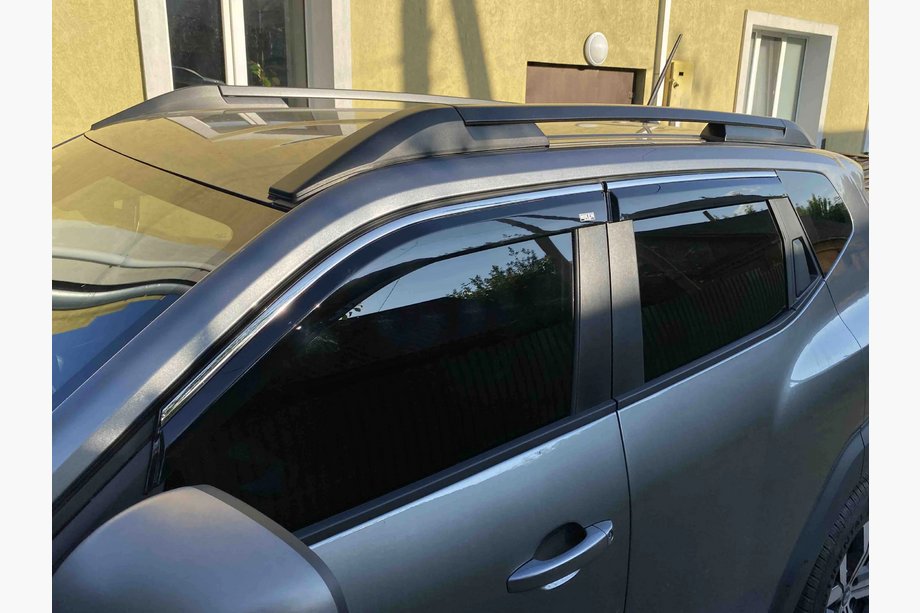 Dacia Duster 2024- Windabweiser mit Chromleiste Niken Luxury (4 Stk) Foto 1