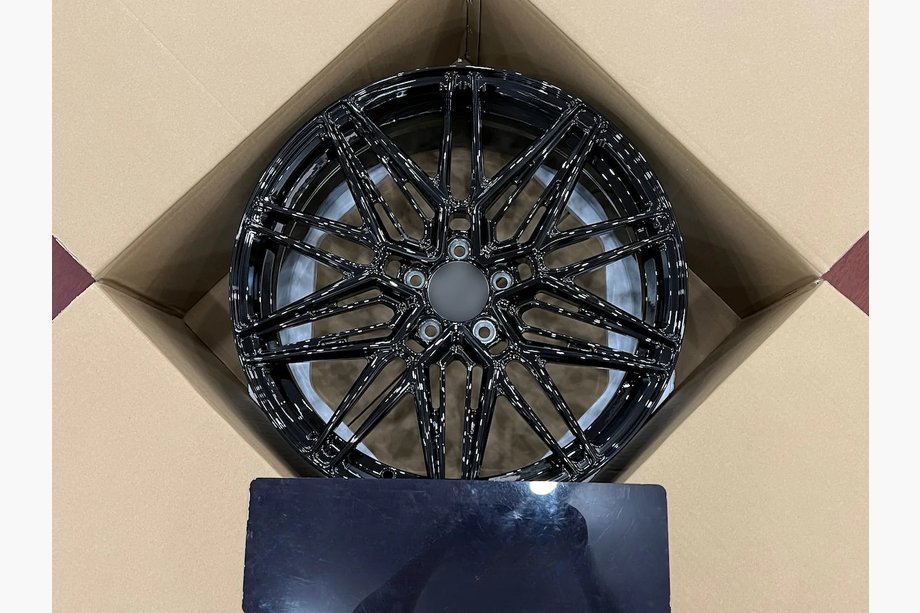 Mercedes C-class W204 2007-2015 Geschmiedete OEM Felgen R19 (4 Stk) Image