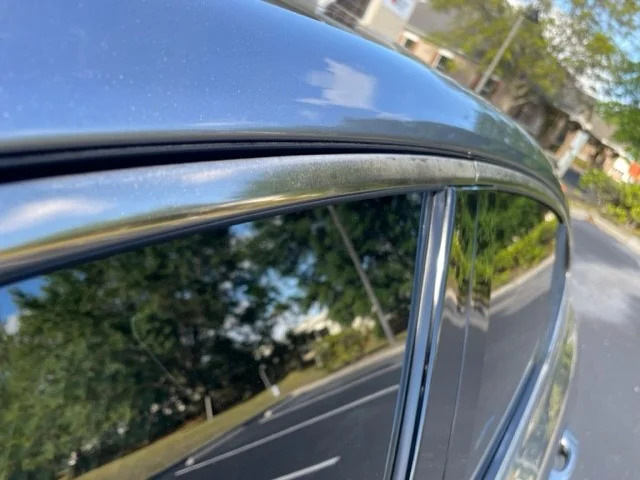 Warum Chrom am Auto nachdunkelt und wie man den Glanz zurückholt
