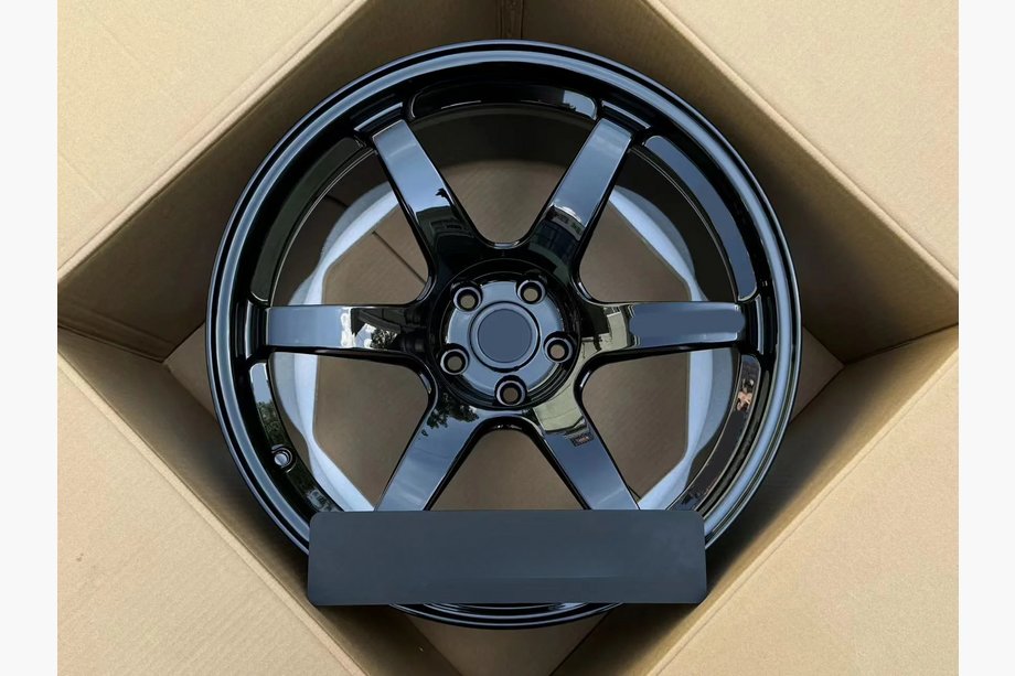 Nissan GT-R 2008-2025 Geschmiedete OEM Felgen R20 V1 (4 Stk) Image