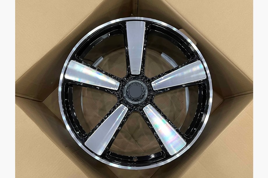 Porsche 911 (992) 2018– Geschmiedete OEM Felgen R20 R21 V7 (4 Stk) Image