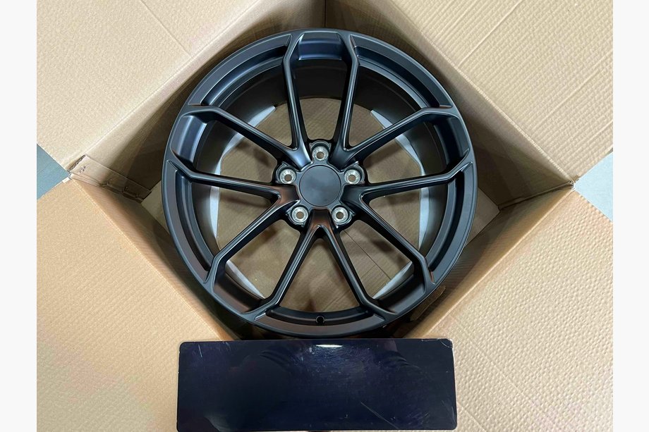 Porsche Panamera 2016-2023 Geschmiedete OEM Felgen R20 (4 Stk) Image