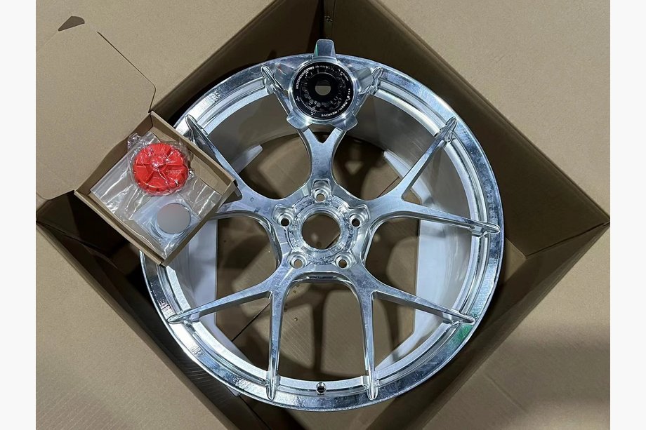 Porsche 911 (992) 2018– Geschmiedete OEM Felgen R20 R21 V15 (4 Stk) Image