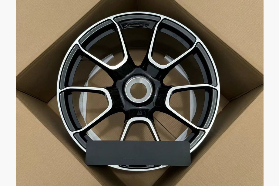 Porsche 911 (992) 2018– Geschmiedete OEM Felgen R20 R21 V18 (4 Stk) Image