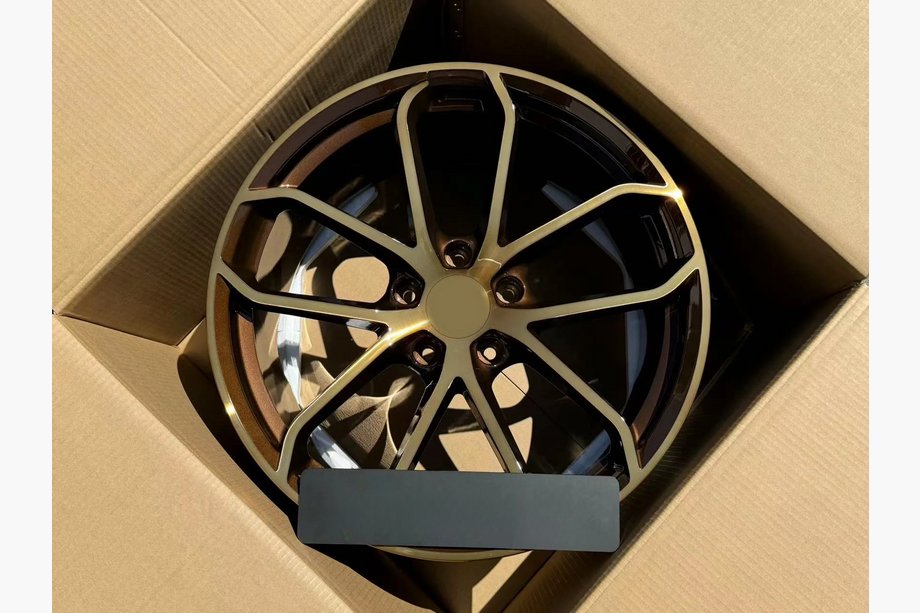 Porsche Panamera 2016-2023 Geschmiedete OEM-Felgen R21 (4 Stk) Image