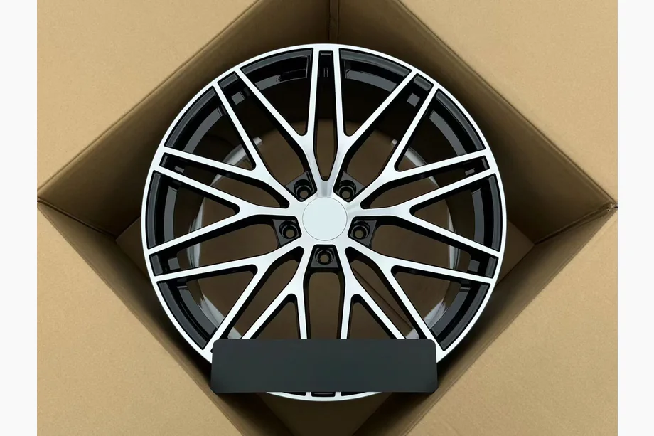 Porsche Cayenne 2018- Geschmiedete OEM Felgen R22 V5 (4 Stk) Image